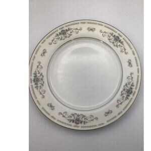 Wade Fine Porcelain China Diane 2 Dinner Plates Japan Floral Platinum Trim
